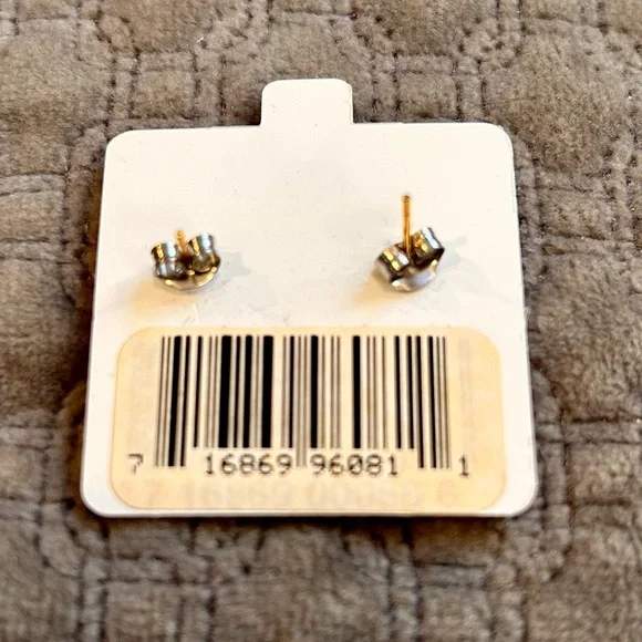 Vintage Fashion Angel Studs - Picture 2 of 2